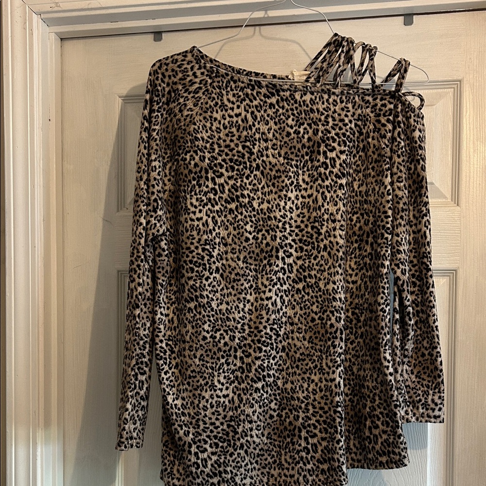 BiBi Leopard Print One-Shoulder Off-the-Shoulder Sweater in Brown and Black